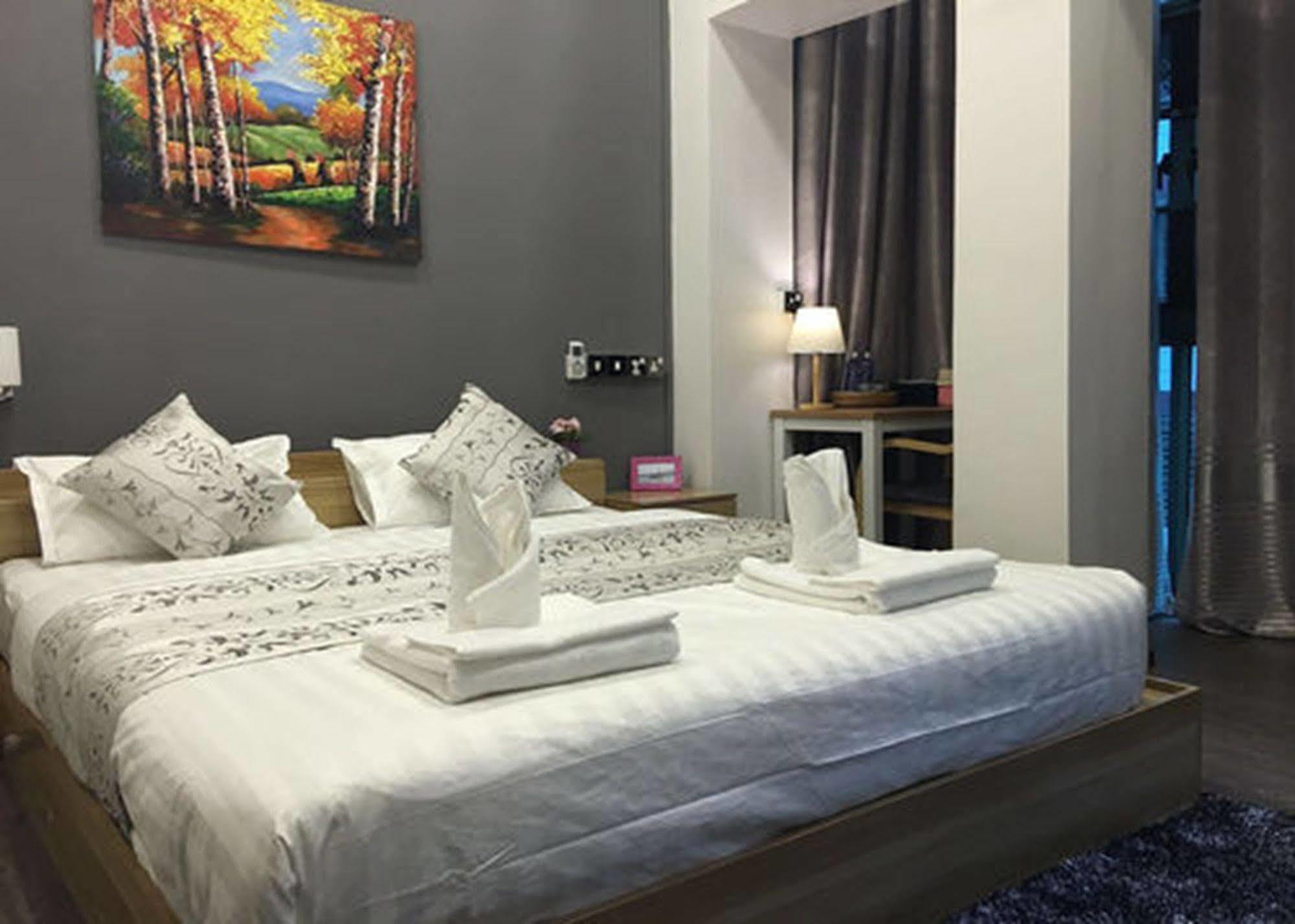 Check In @ Downtown Yangon Ξενοδοχείο Εξωτερικό φωτογραφία